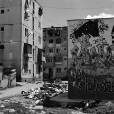 L'allée Livezilor, l'une des rues les plus pauvres du quartier, est (...) © Sylvain Moreau - REGARD - www.regard.ro 