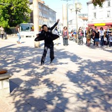 Seifeddine Manaï, M.A.K.T.O.U.B dans les rues... - Ph : A. Galy - (...)