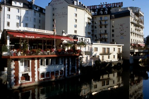 Dans la ville, des restaurants et des chambres... - © Arnaud Galy